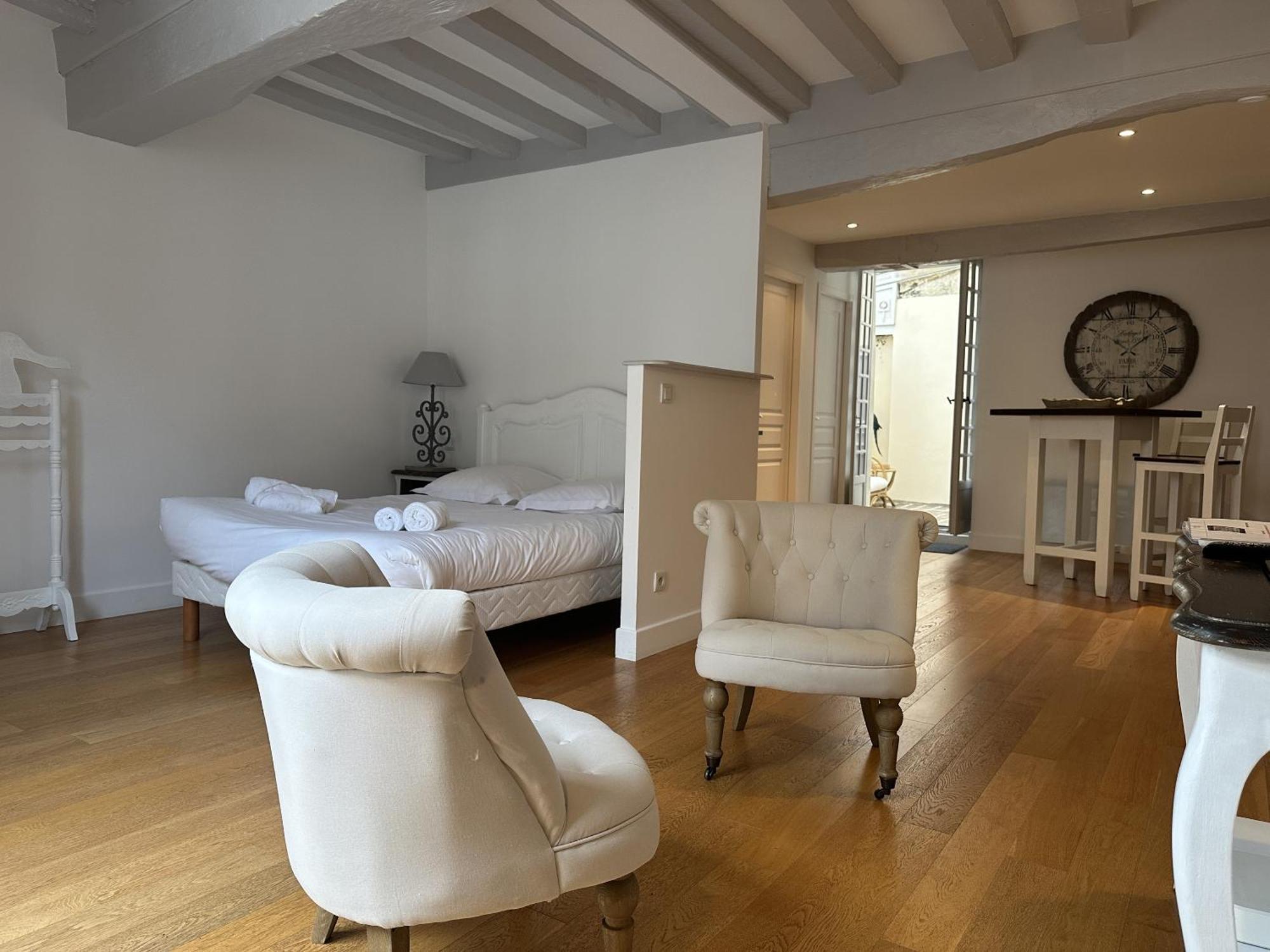 Batisse Paradis- 3 Appartements Calmes Et Elegants Au Centre Historique De Beaune Beaune  Room photo