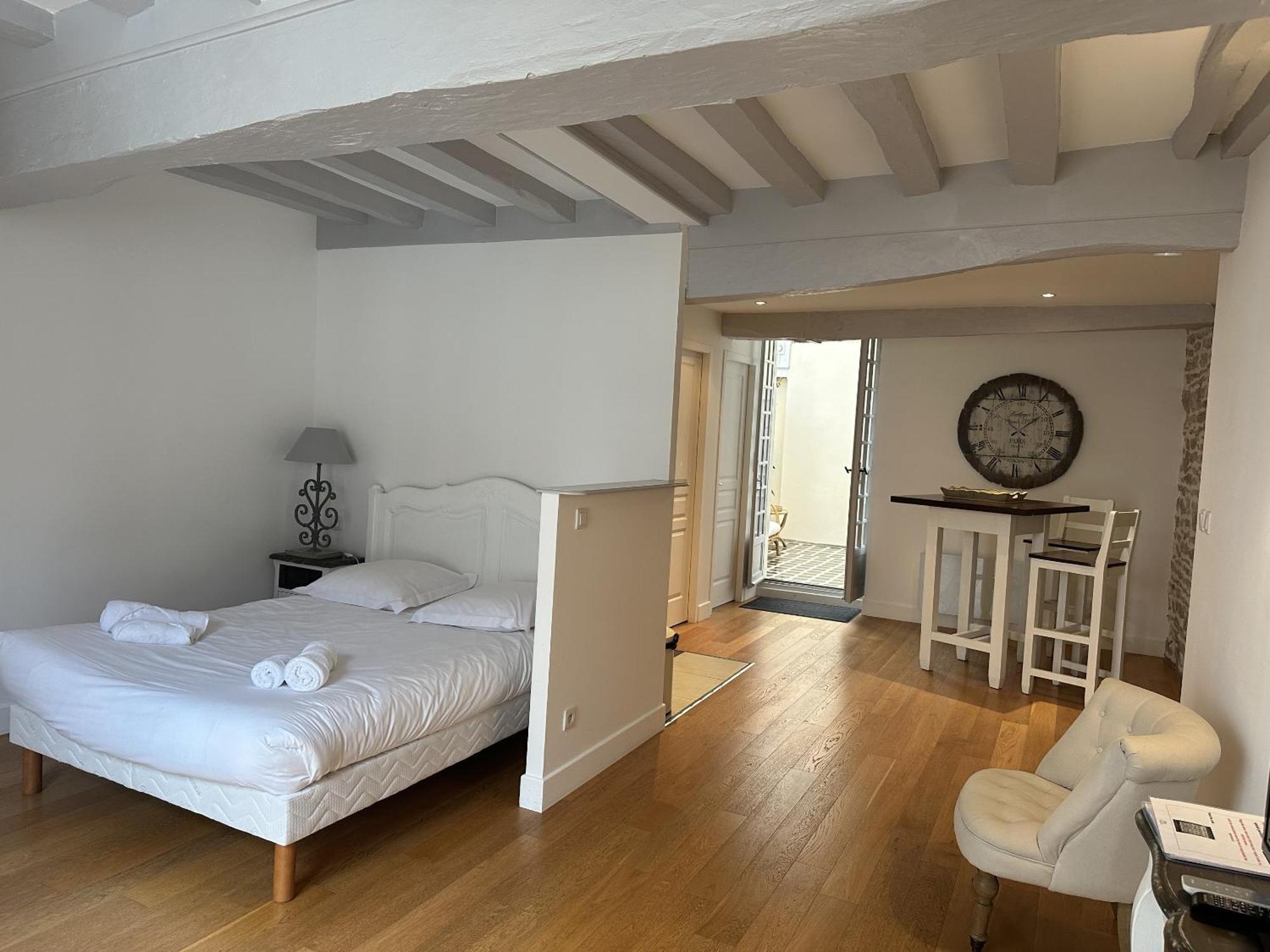 Batisse Paradis- 3 Appartements Calmes Et Elegants Au Centre Historique De Beaune Beaune  Room photo
