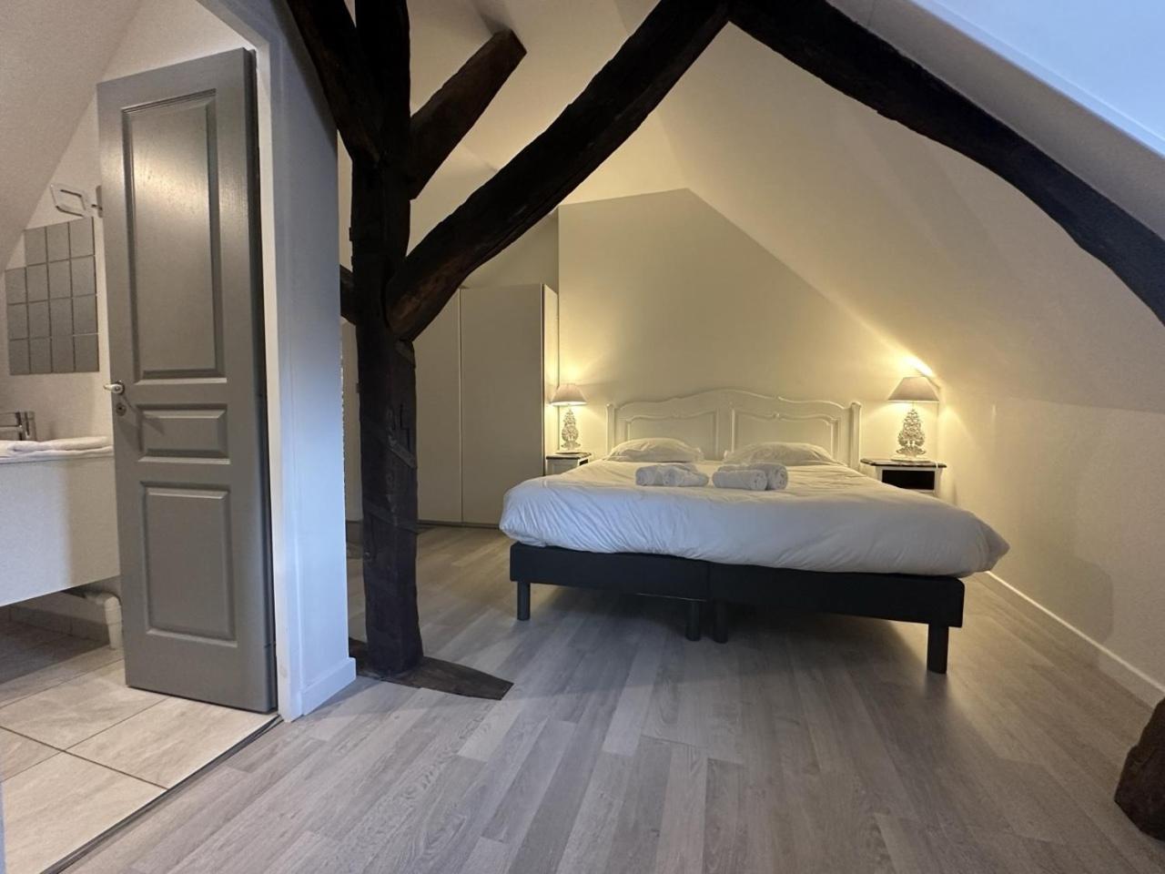 Batisse Paradis- 3 Appartements Calmes Et Elegants Au Centre Historique De Beaune Beaune  Room photo