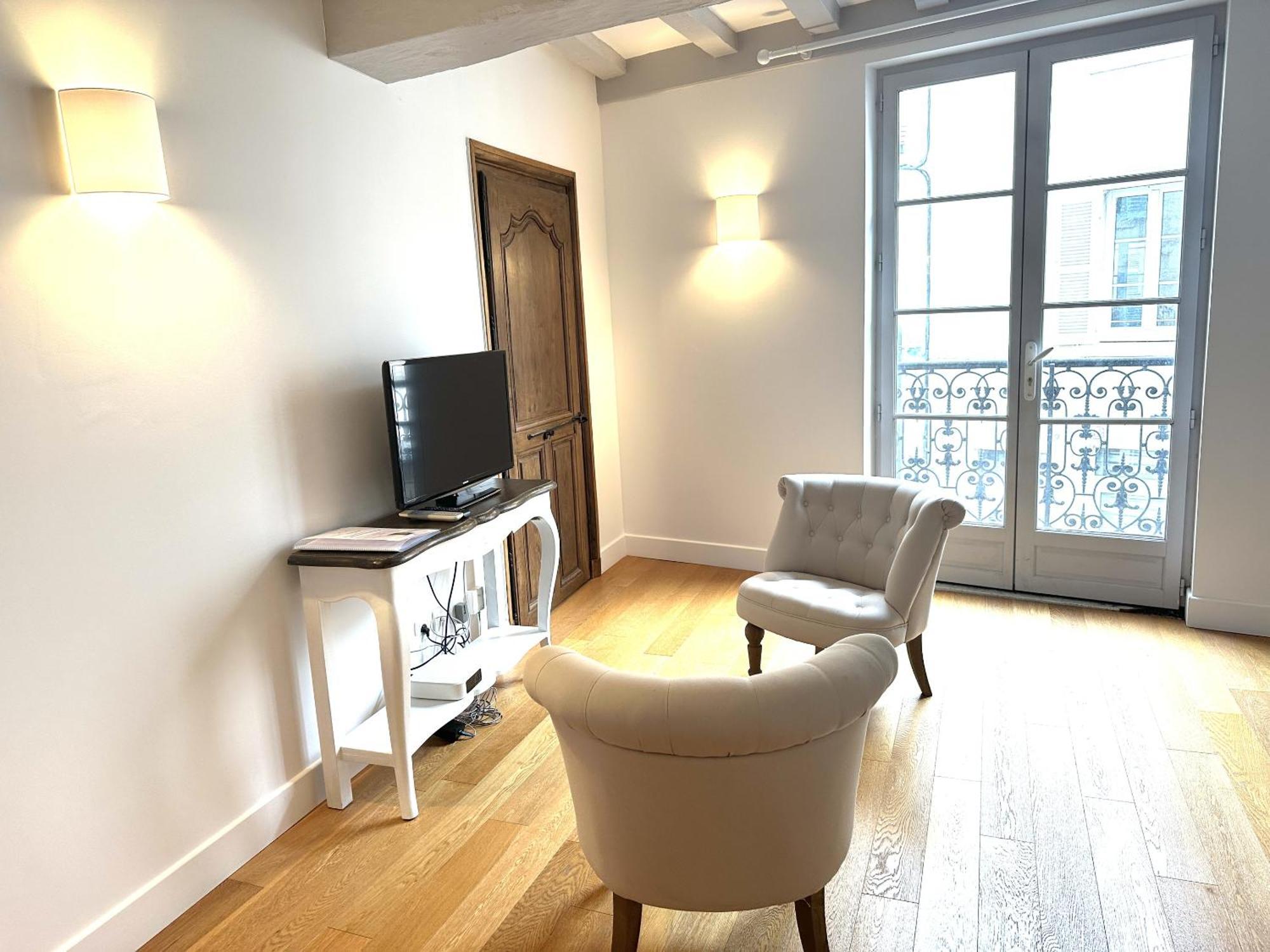 Batisse Paradis- 3 Appartements Calmes Et Elegants Au Centre Historique De Beaune Beaune  Exterior photo